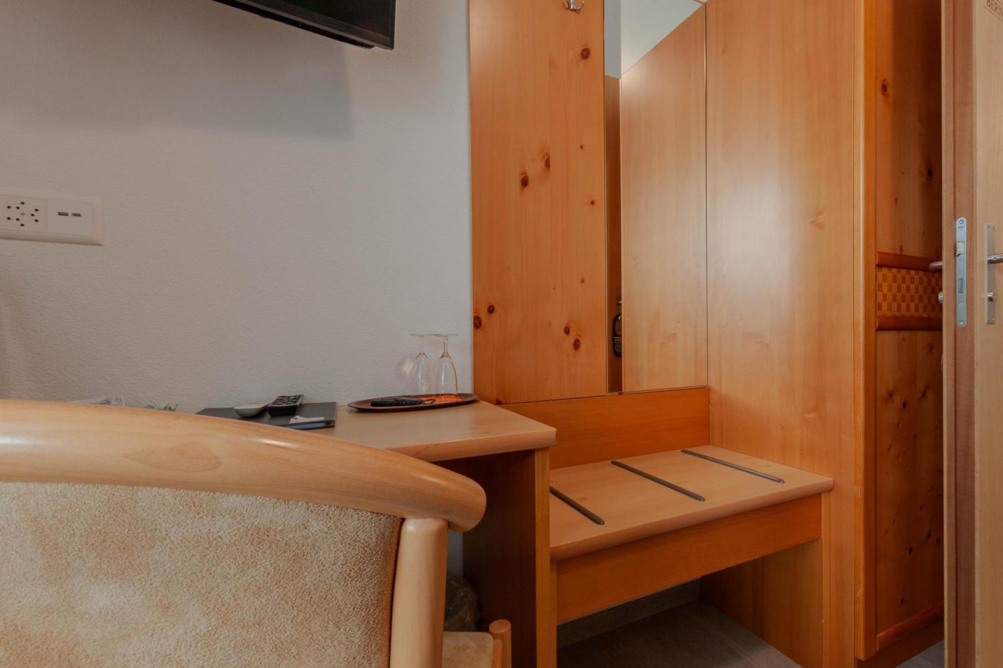 Ristorante Pensione Chalet Stazione Poschiavo Zewnętrze zdjęcie